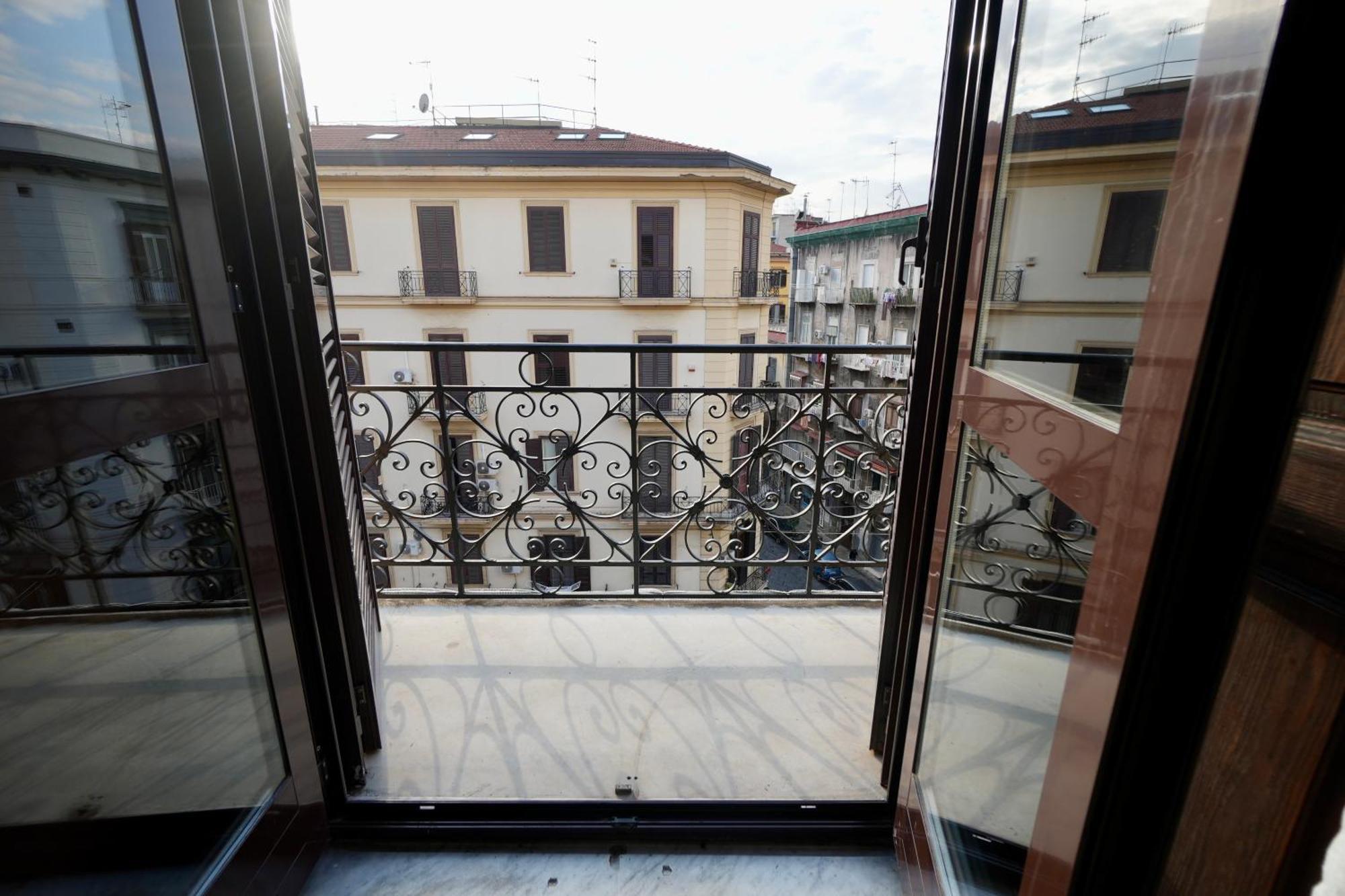 Naples 60- Historic Residence Napoli Esterno foto